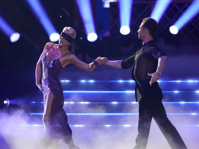 Dancing with the Stars: Selma Blair dances blindfolded to handle ‘sensory overload’ due to MS