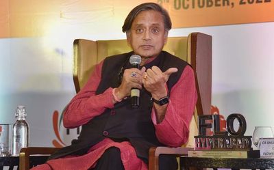 As campaign commences in Kerala, Tharoor hits back at KPCC leaders who back Kharge