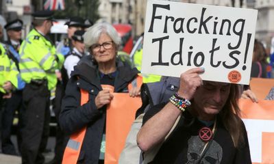 Rees-Mogg seeking to evade scrutiny of new fracking projects, email shows
