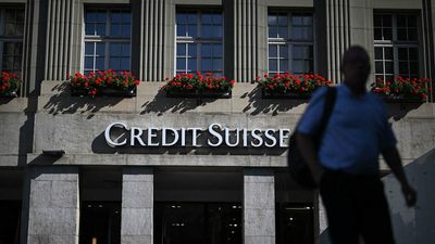 As Credit Suisse Tries to Survive, Anxious Employees Put Heads Down