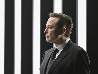 Elon Musk's peace plan for Ukraine draws condemnation from Zelenskyy