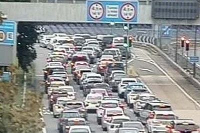 Heathrow: Traffic chaos as M4 tunnel closed due to gas leak