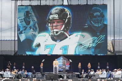 Tony Boselli to receive Hall of Fame ring during halftime Sunday