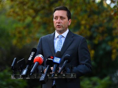Vic parties clash over $10b roads promise