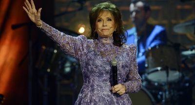 Vale Loretta Lynn, a controversial pioneer who sang truth to power about the pill, sex and more