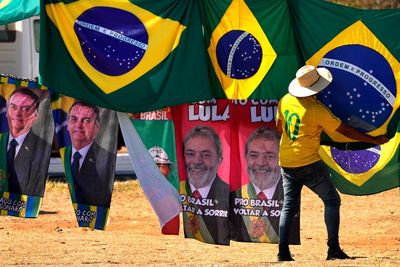 Bolsonaro, Lula fight for endorsements before Brazil runoff