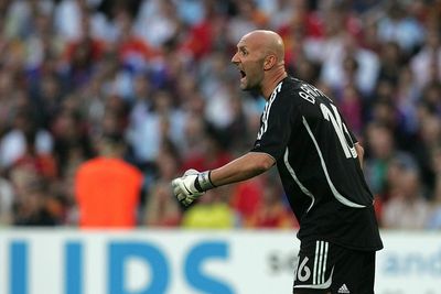 On this day in 2006 – Fabien Barthez announces retirement from football