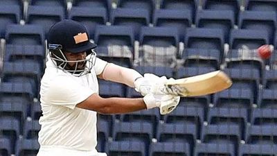 Mumbai go down to Gujarat in warm-up game