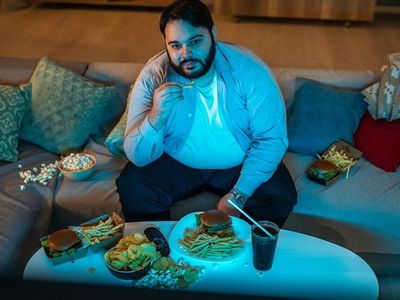 Study looks at why late-night eating increases obesity risk