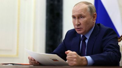 Putin signs laws to annex 4 Ukrainian regions into Russia