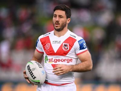Hunt re-signs with Dragons until 2025