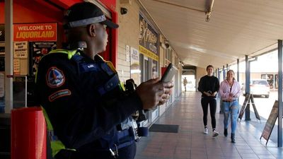 Number of patrons refused service at Alice Springs bottle shops quadruples
