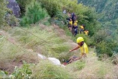 Bus plunges into gorge in India; kills 25 on board