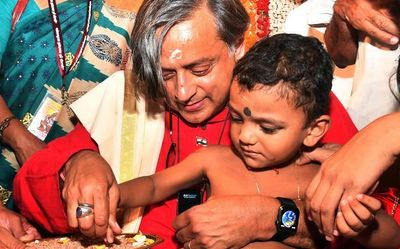 Shashi Tharoor-Mallikarjun Kharge contest | Gloves off in Congress Kerala unit