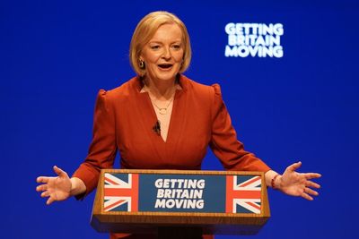 Liz Truss to give government powers to override human rights court