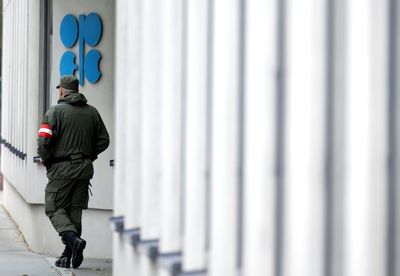 Oil prices rise awaiting OPEC output cut