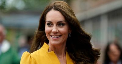Kate Middleton tenderly cradles newborn baby during surprise visit to maternity unit