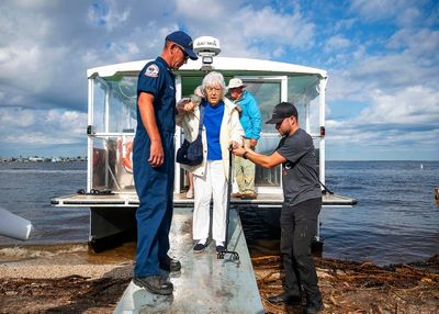 Florida's island dwellers digging out from Ian's destruction