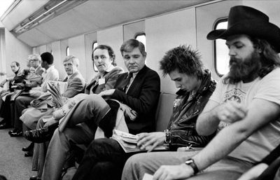 Sid Vicious bleeding from a knife wound, on a bus with Paul Dacre – Bob Gruen’s best photograph