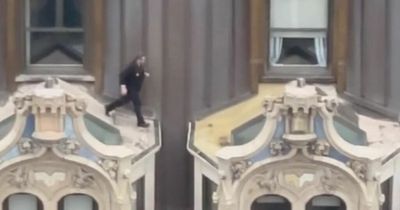 Man filmed jumping between New York rooftops while using his phone in terrifying footage