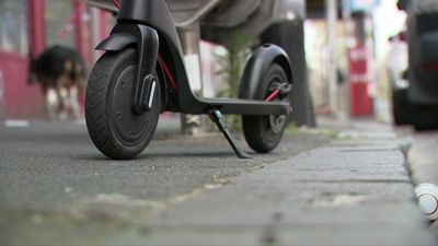 Privately owned e-scooters legal to buy, illegal to ride as Victoria Police enforces safety blitz