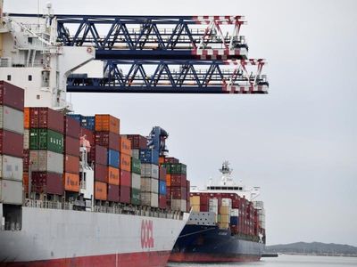 Aust trade surplus dropped in August