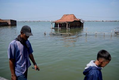 Climate Migration: Floods displace villagers in Indonesia