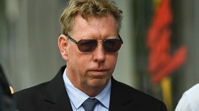 Queensland police officer sentenced for helping daughter cross border during COVID closure