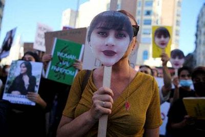 The heroic young women creating viral protests in Iran