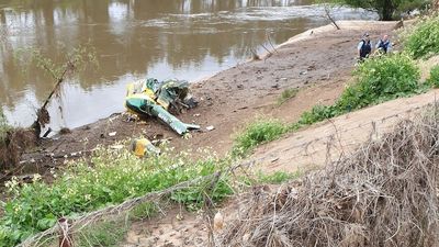 Man killed in helicopter crash at Maitland Vale near Newcastle NSW