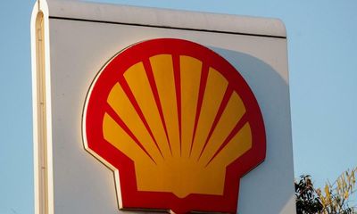 Shell’s rapid growth to slow as weaker gas trading hits profits