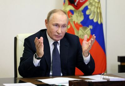 Putin: Russia expects sanctions pressure to increase