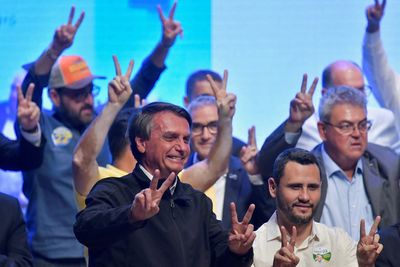 Bolsonaro eyes dividend tax, debt pardon as Brazil campaign turns to economy