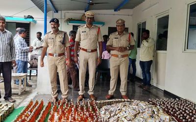 Two held for ‘smuggling’ liquor from Karnataka into A.P.