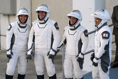 SpaceX delivers Russian, Native American women to station