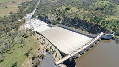 Water NSW says dams are highly likely to spill this weekend as rivers run high