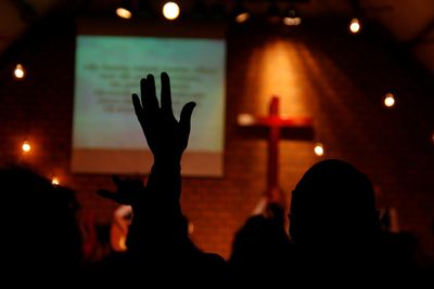 Evangelicals look to pastors on vaccines