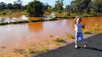 From drought babies to rain babies, families in western Queensland welcome drenching