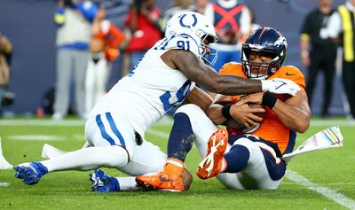 Broncos QB Russell Wilson stays in game after visit to medical tent