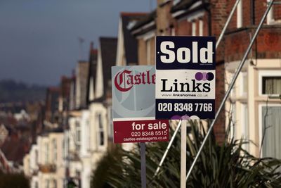 Average UK house price falls back from previous record high in September