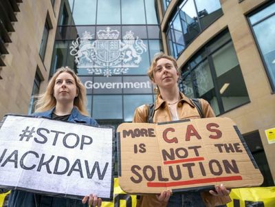 UK 'sticking two fingers up to scientists' with new North Sea licensing round, say climate activists