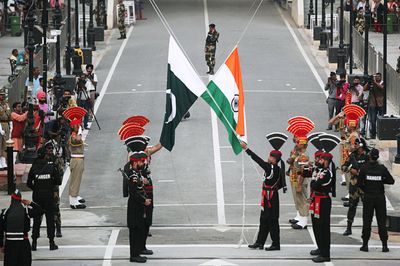 India objects to U.S. diplomat's visit to Pakistan side of Kashmir