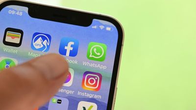 Meta detects more than 400 mobile apps stealing Facebook passwords