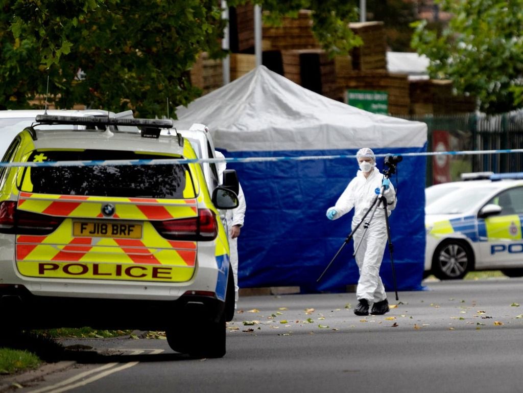 Knifeman shot dead by armed officers in Derby police…