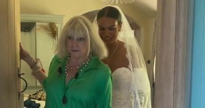 Bride jokes that mum 'ruined' wedding dress reveal - but special moment was saved