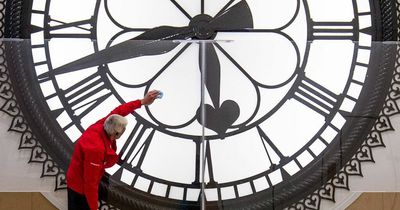 When do the clocks go back in autumn 2022? Date and time explained