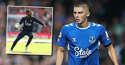 Vitalii Mykolenko lifts the lid on Everton 'Dads' and the Ashley Cole trait he's trying to learn