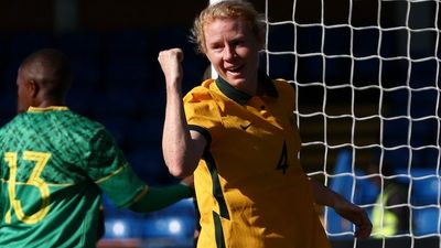 Matildas get back to winning ways against South Africa in London despite conceding late goal