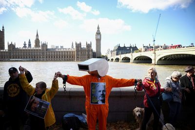 Assange supporters form human chain at UK parliament