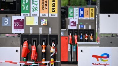 France's fuel shortage causes frustration for motorists, anxiety for government